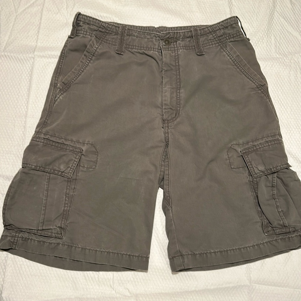 Eastern Mountain Sports men’s cargo shorts, size 32, olive